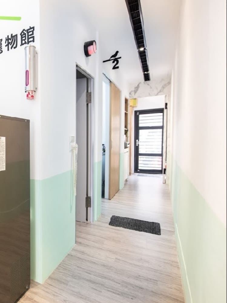 台中西區動物醫院第一扇後門翻修後